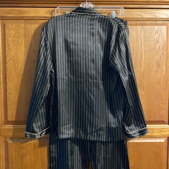 Jones New York Pajama Set. - Picture 7 of 8